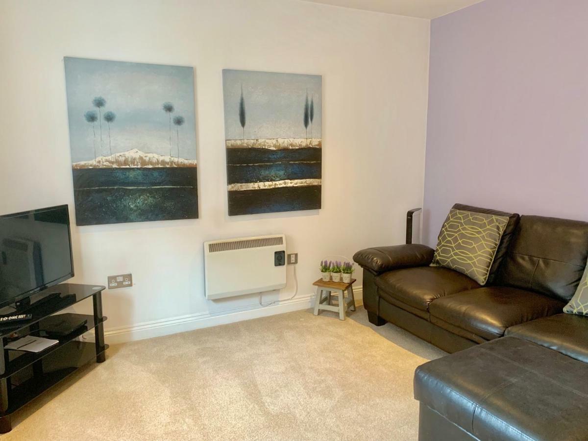 Lahnstein Court Apartment Kettering Bagian luar foto
