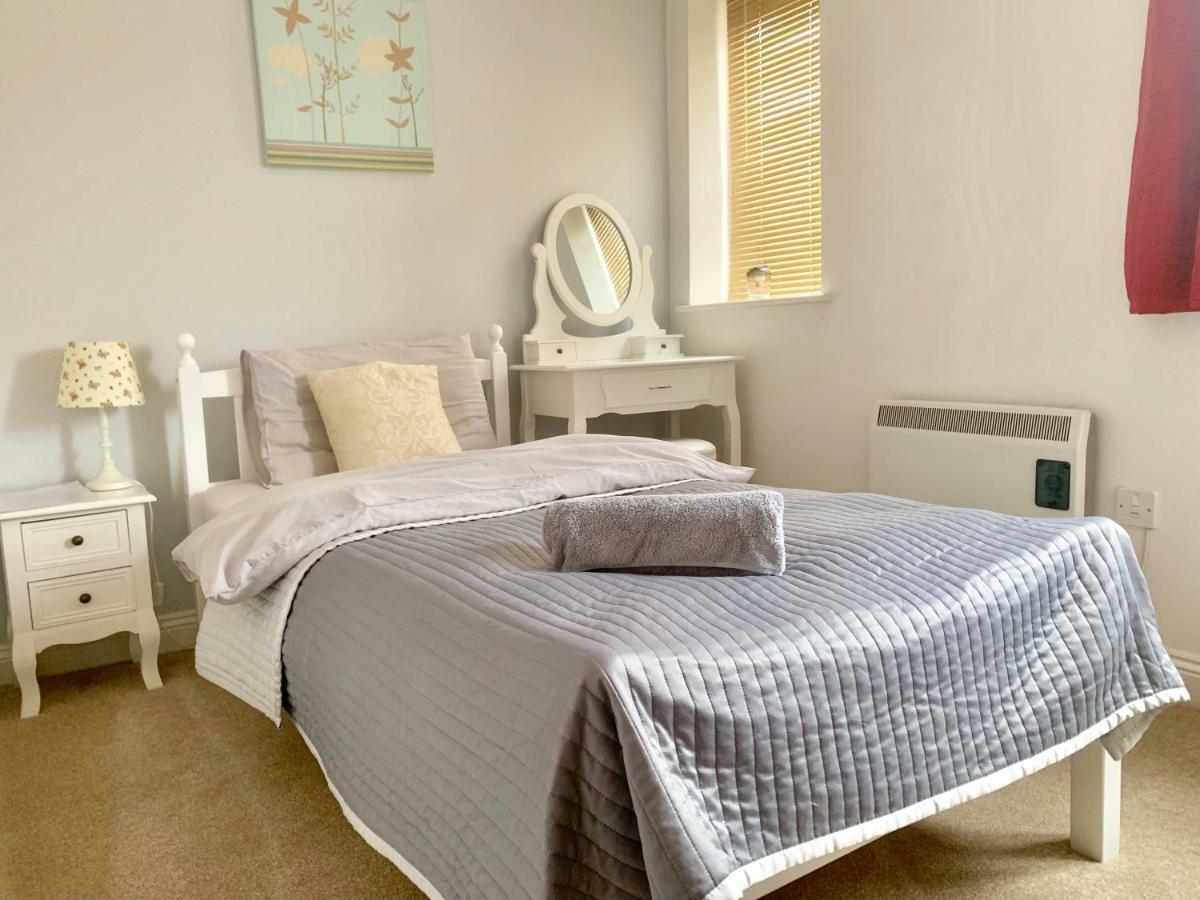 Lahnstein Court Apartment Kettering Bagian luar foto
