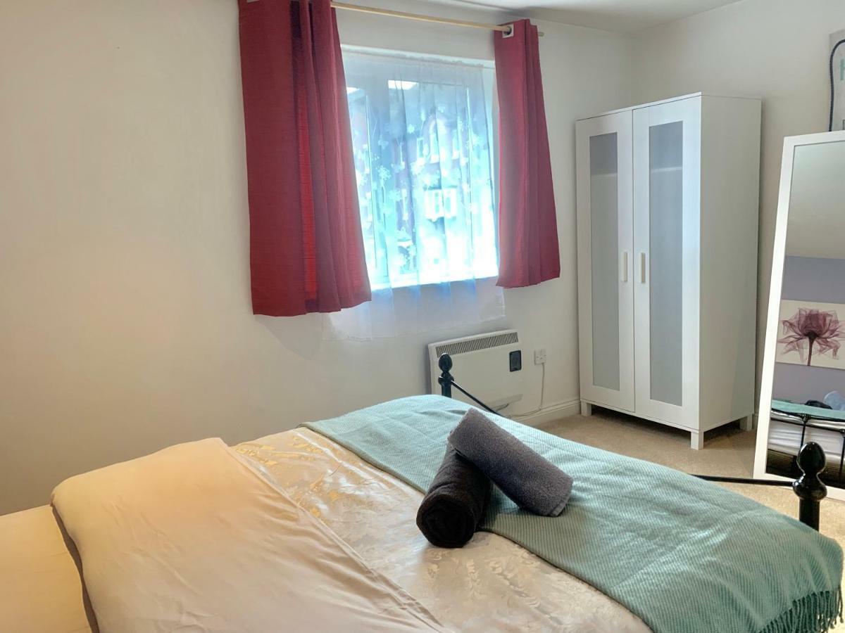 Lahnstein Court Apartment Kettering Bagian luar foto