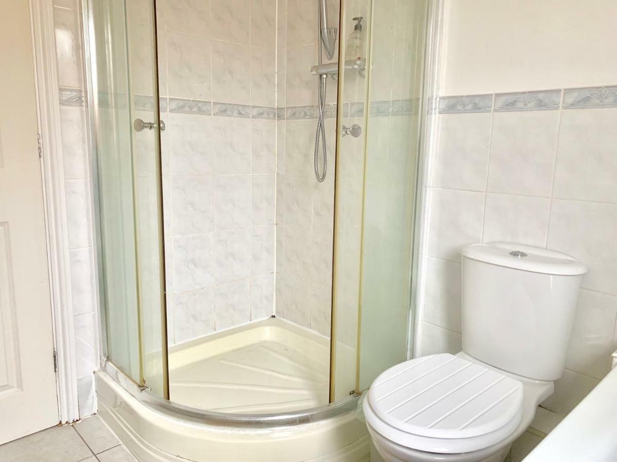 Lahnstein Court Apartment Kettering Bagian luar foto