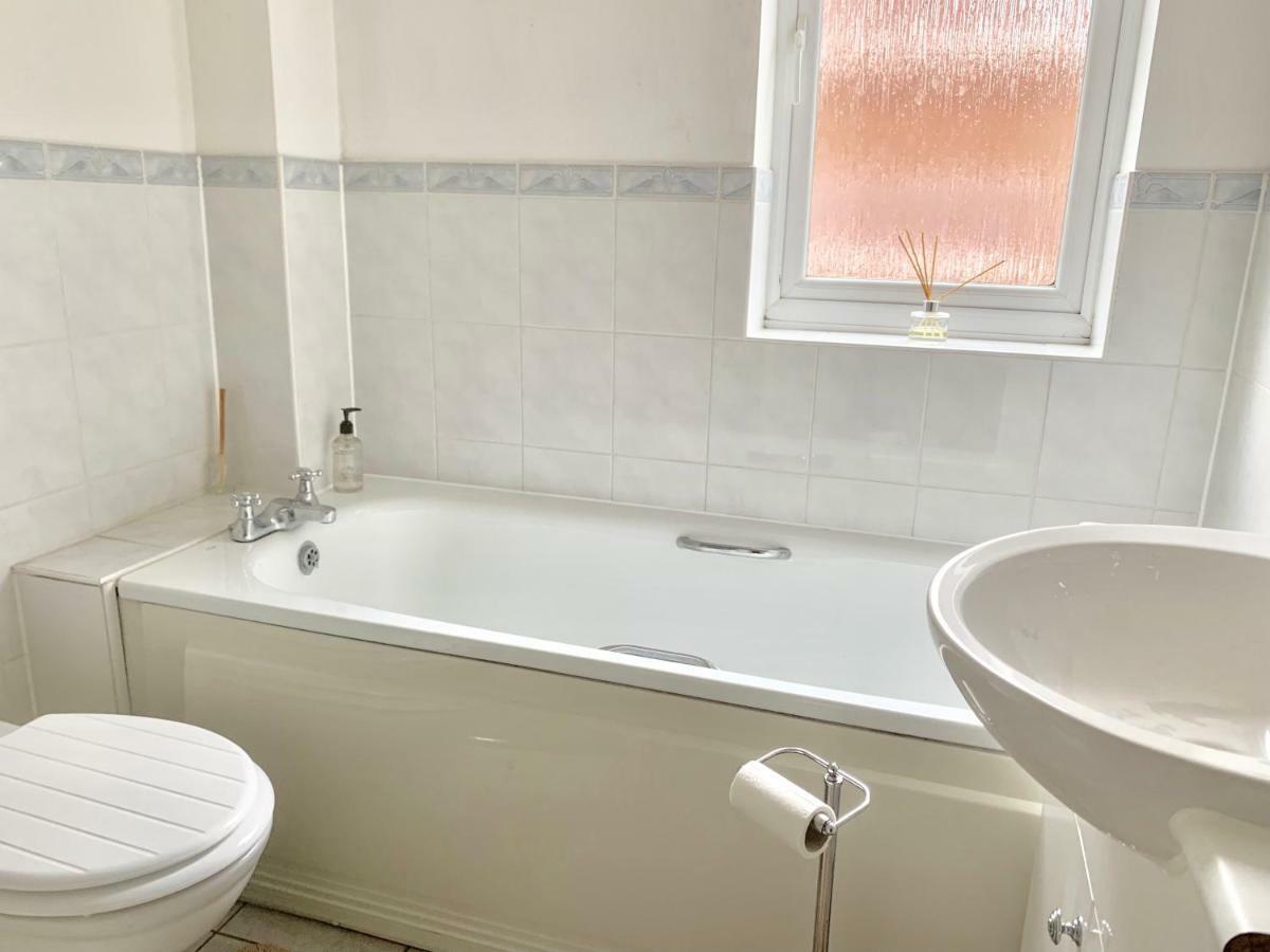 Lahnstein Court Apartment Kettering Bagian luar foto